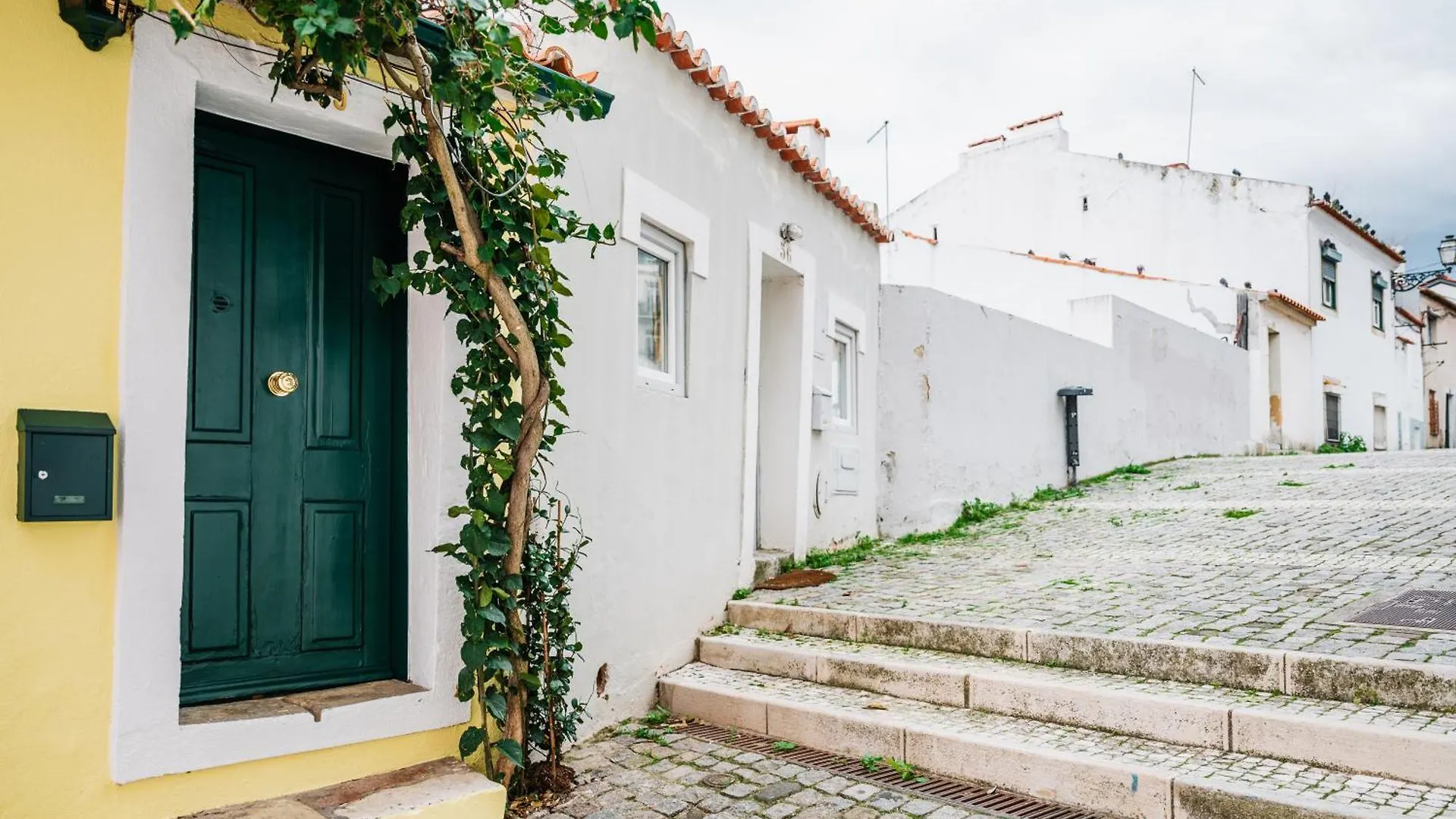Holiday home Cozy Yellow House Bairro Alto Lisbon