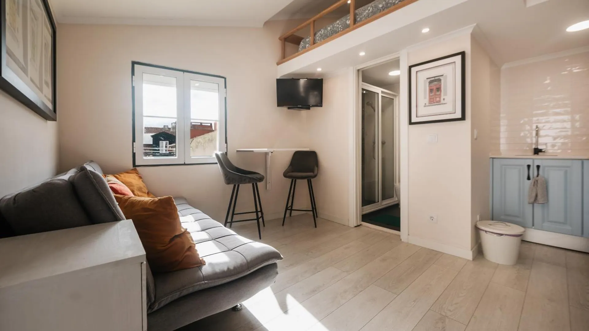 Holiday home Cozy Yellow House Bairro Alto Lisbon